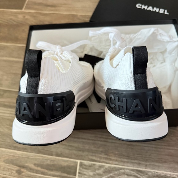 CHANEL White and Black Knit Trainer Sneakers size 39 (New in Box) - Picture 6 of 9
